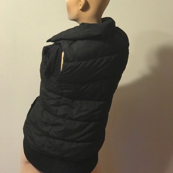 Old Navy Puffer Vest - Picture 4 of 4